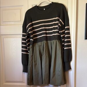 Amazon Essentials Black and White Pleated Long Sleeve Dress